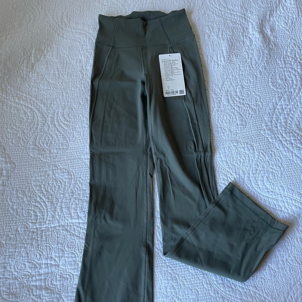 Brand new Lululemon yoga pants size 2. Never worn.